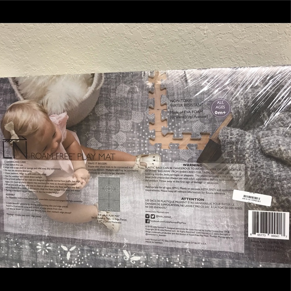 Brand new Little Nomad roam free play mat